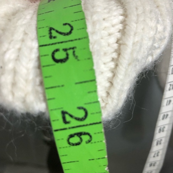 Women’s Cream Fringed Sweater. Size Small. 22” pit to pit - Picture 7 of 9